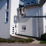 Anbringen von Nisthilfe mit dem Hubsteiger