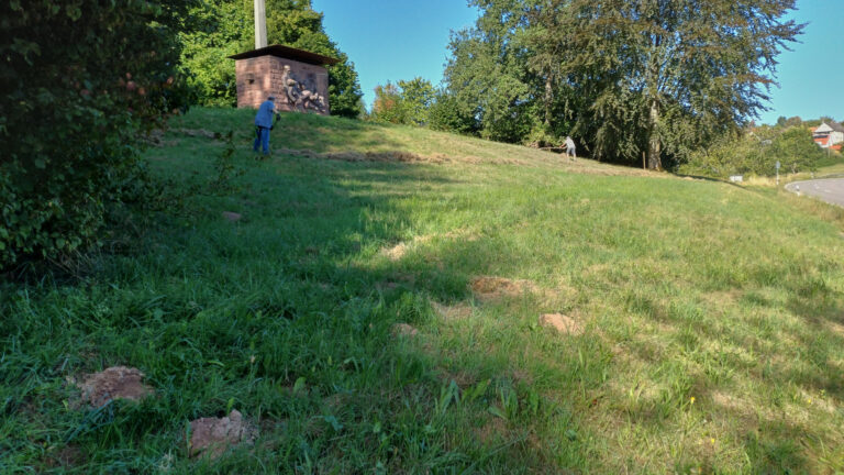 zusammenharken des Grases